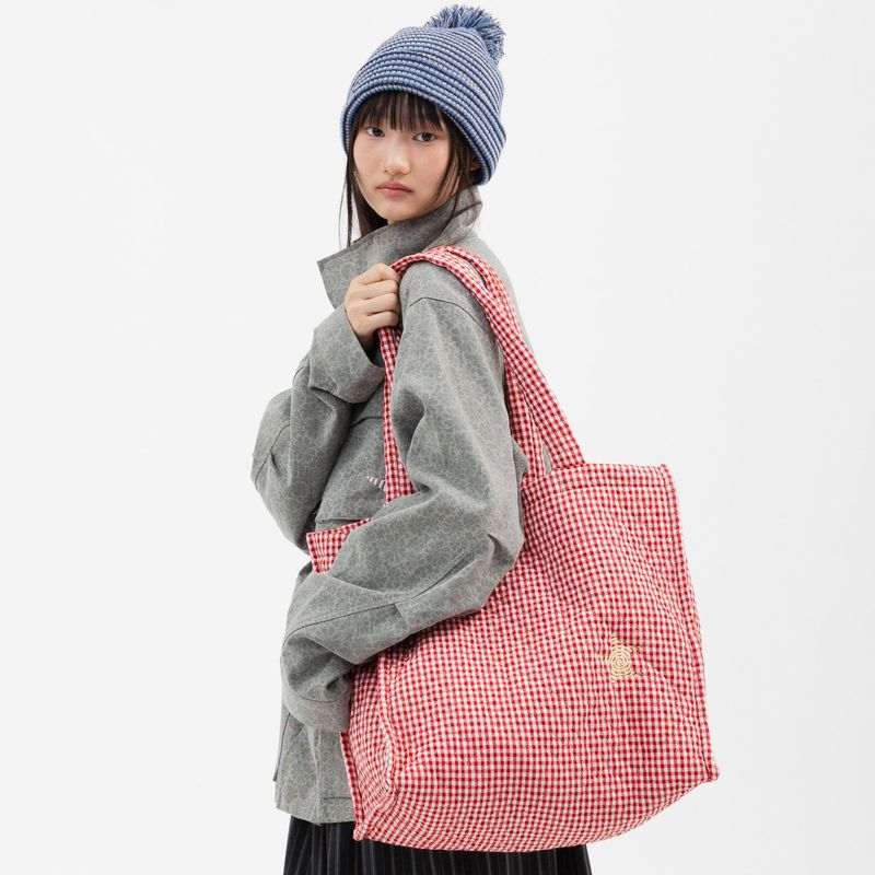 WEBHOUSE（ウェブハウス）の「ツイスター キルト トートバッグ - レッド（バッグ）」