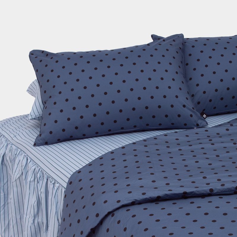 Dust-Free Dot Pattern Pillowcase