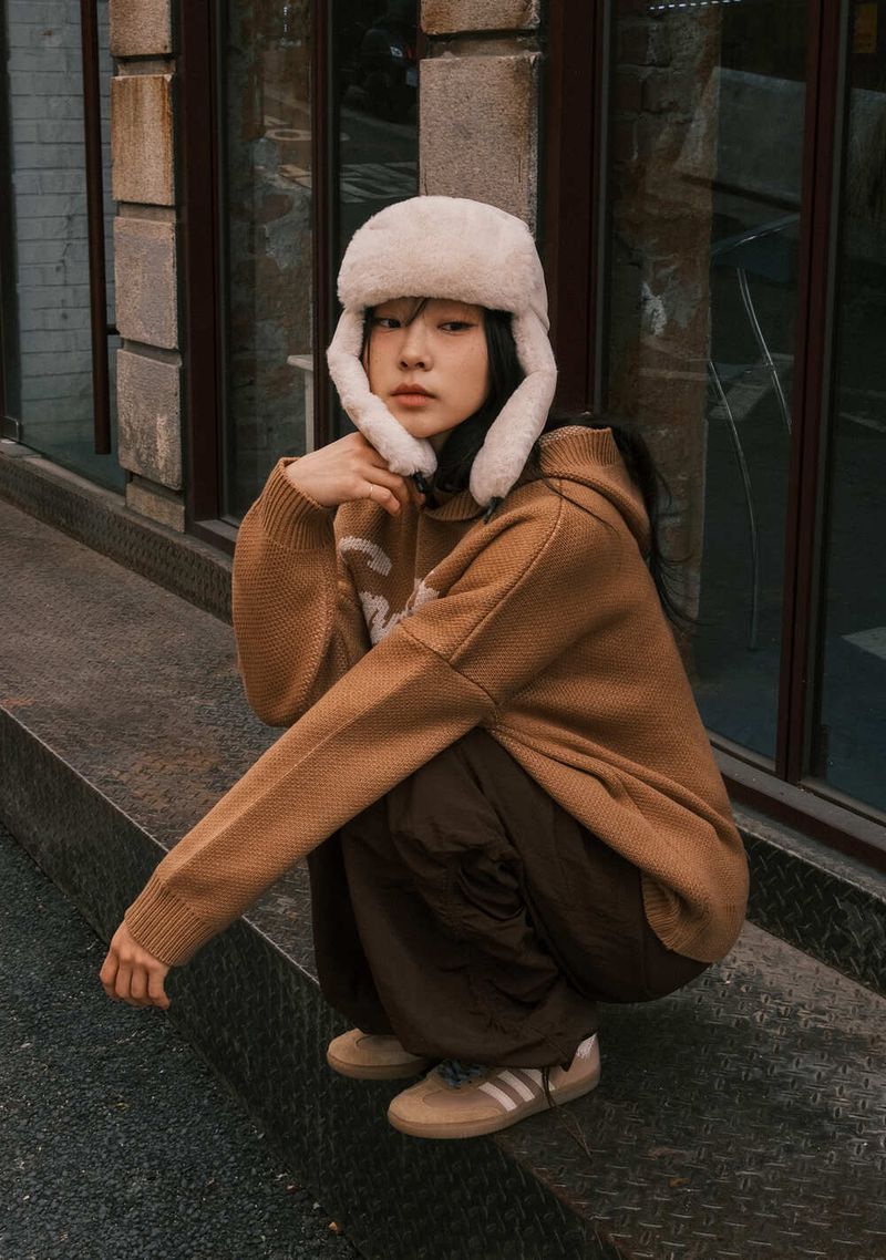 RE: WAVE LOGO KNIT HOODIE - SANDBEIGE