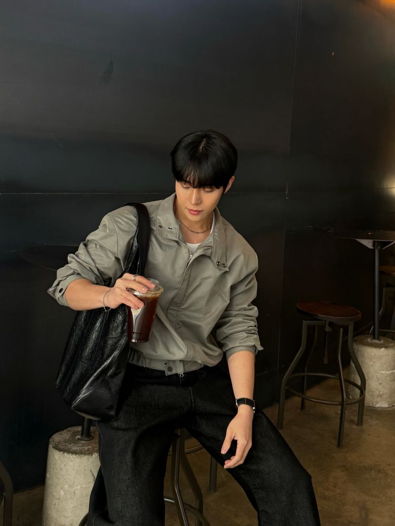 Dart shoulder blouson