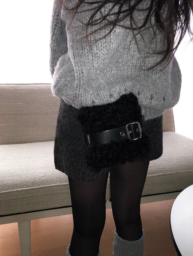 anyonemore（エニーワンモアー）の「Fanta Mini Fur Belt Chain Cross Bag（Bags）」