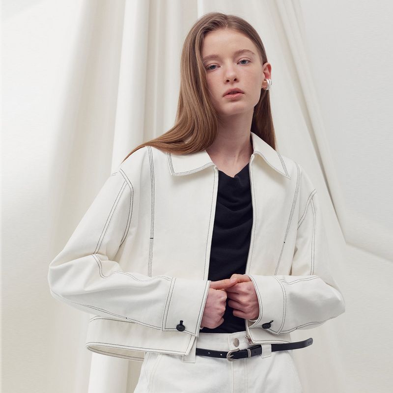 RE RHEE（リイ）の「ステッチディテールドボンバージャケット WHITE（ジャケット/アウター）」
