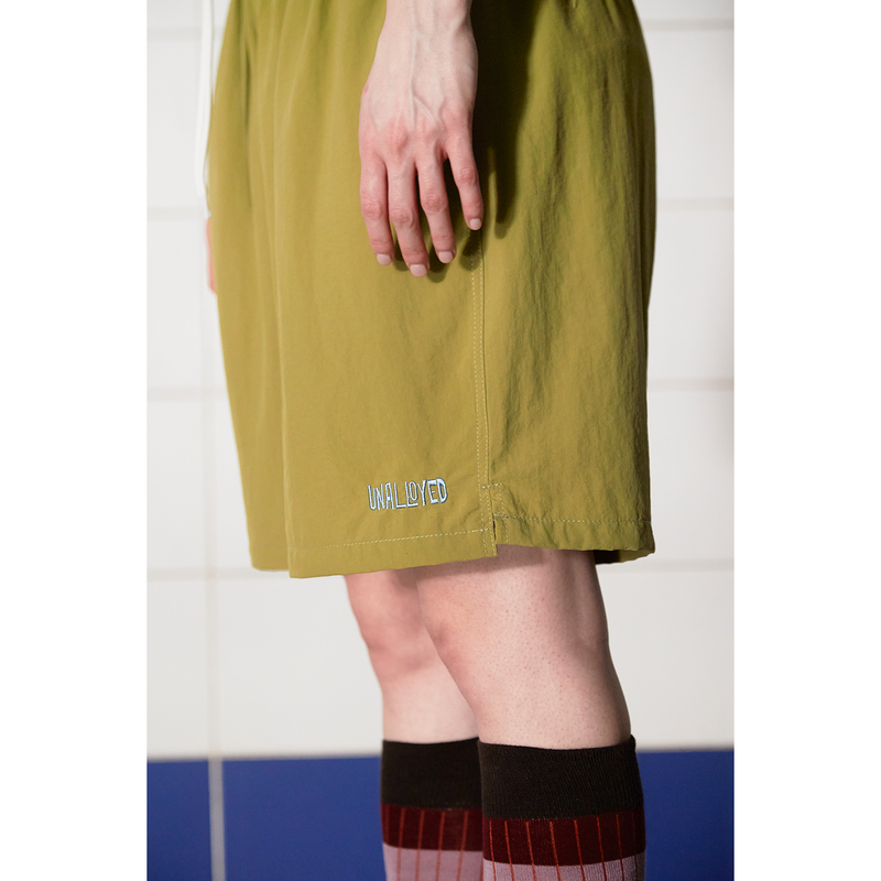 ロゴナイロンショートパンツ / OLIVE