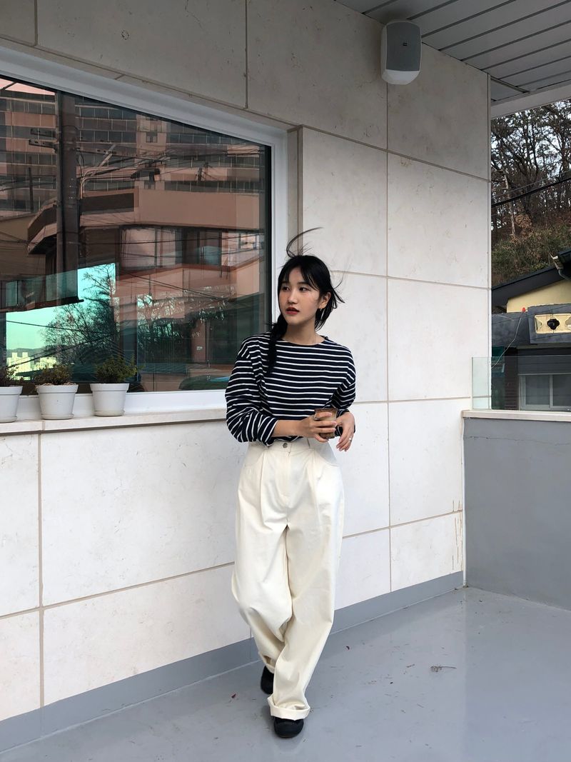 Feminine cotton wide pintuck pants 