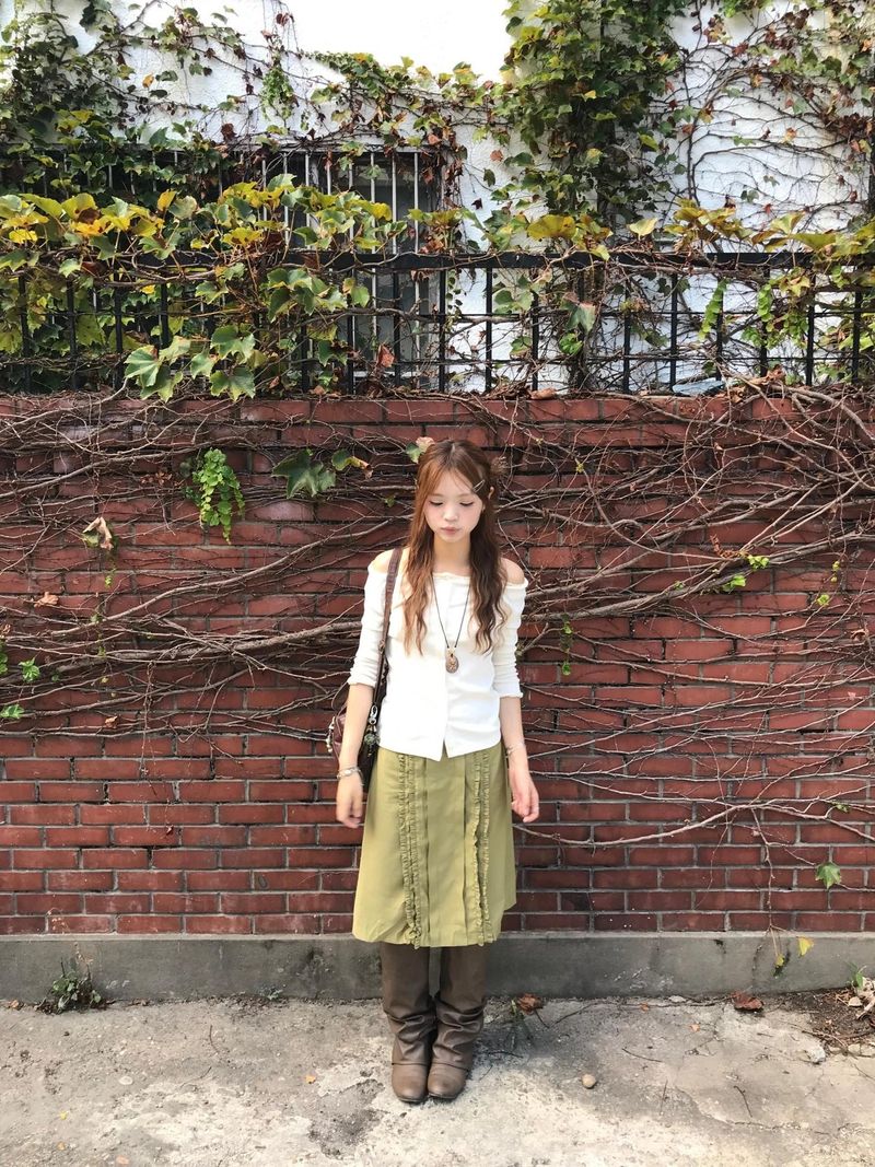 lofi off-shoulder