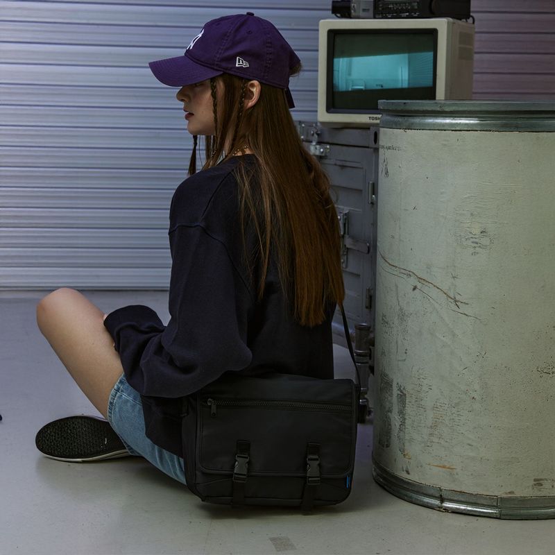MESSENGER BAG (BLACK)