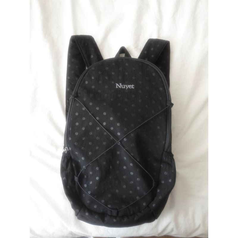 Nuyet（ヌエット）の「ポルカドット ラウンド バックパック ブラック（バッグ）」