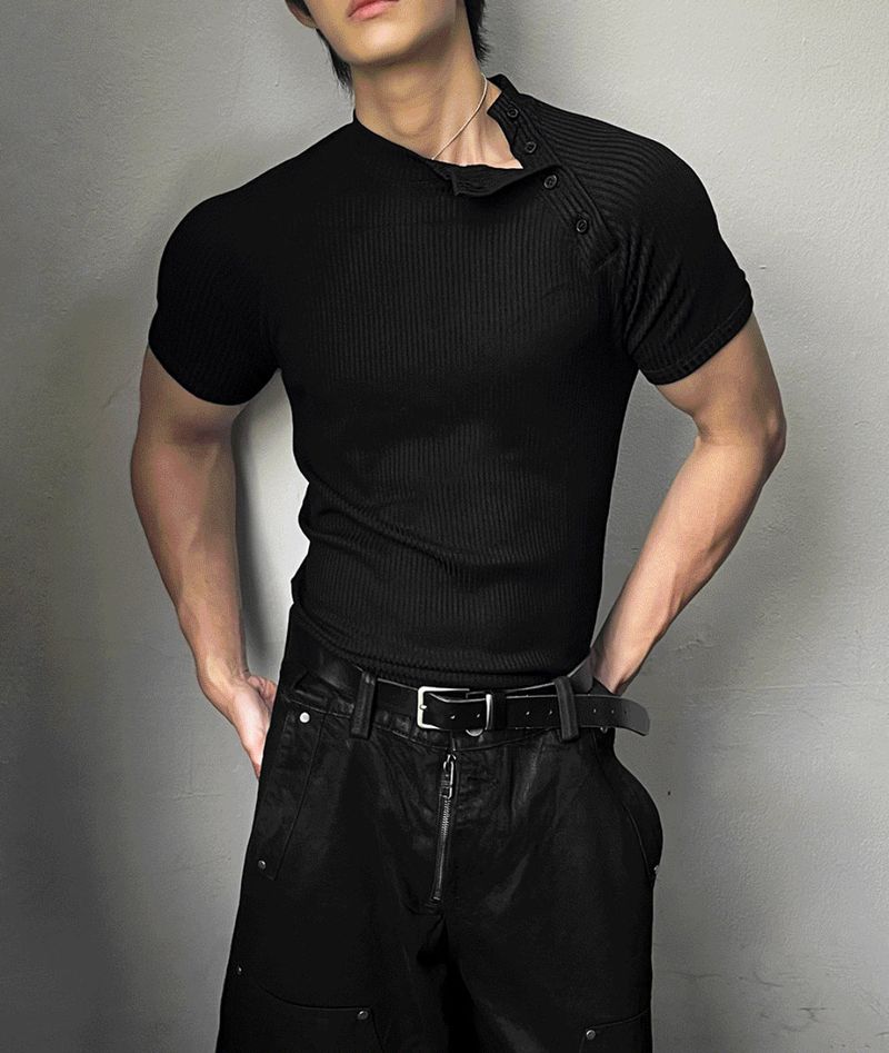 Side-button muscle-fit short-sleeve knit