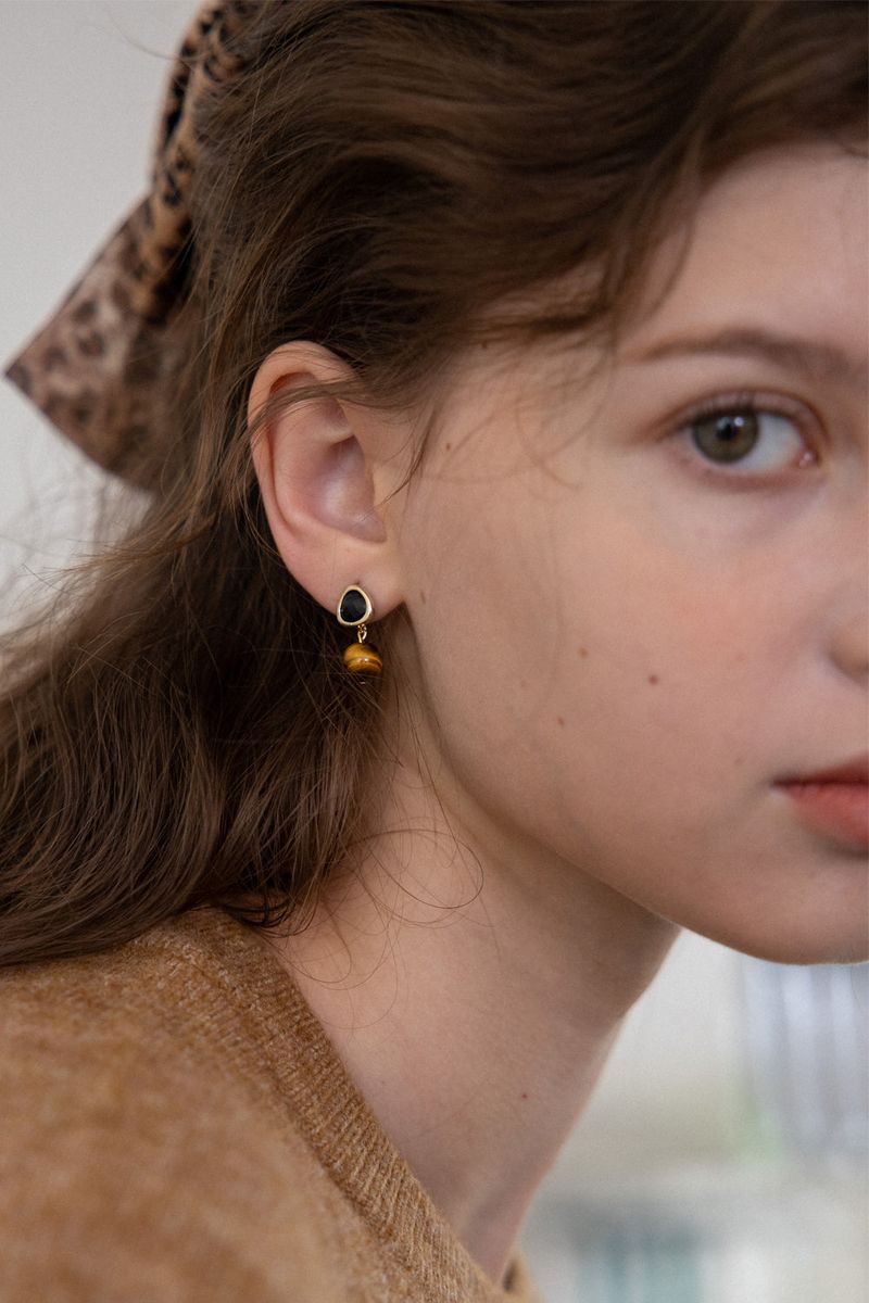 Black and brown gemstone drop earring