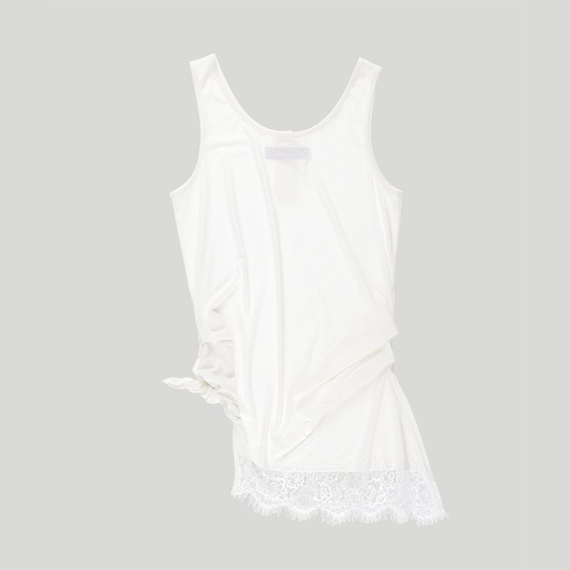 KNOTTED BUTTON LACE TANK