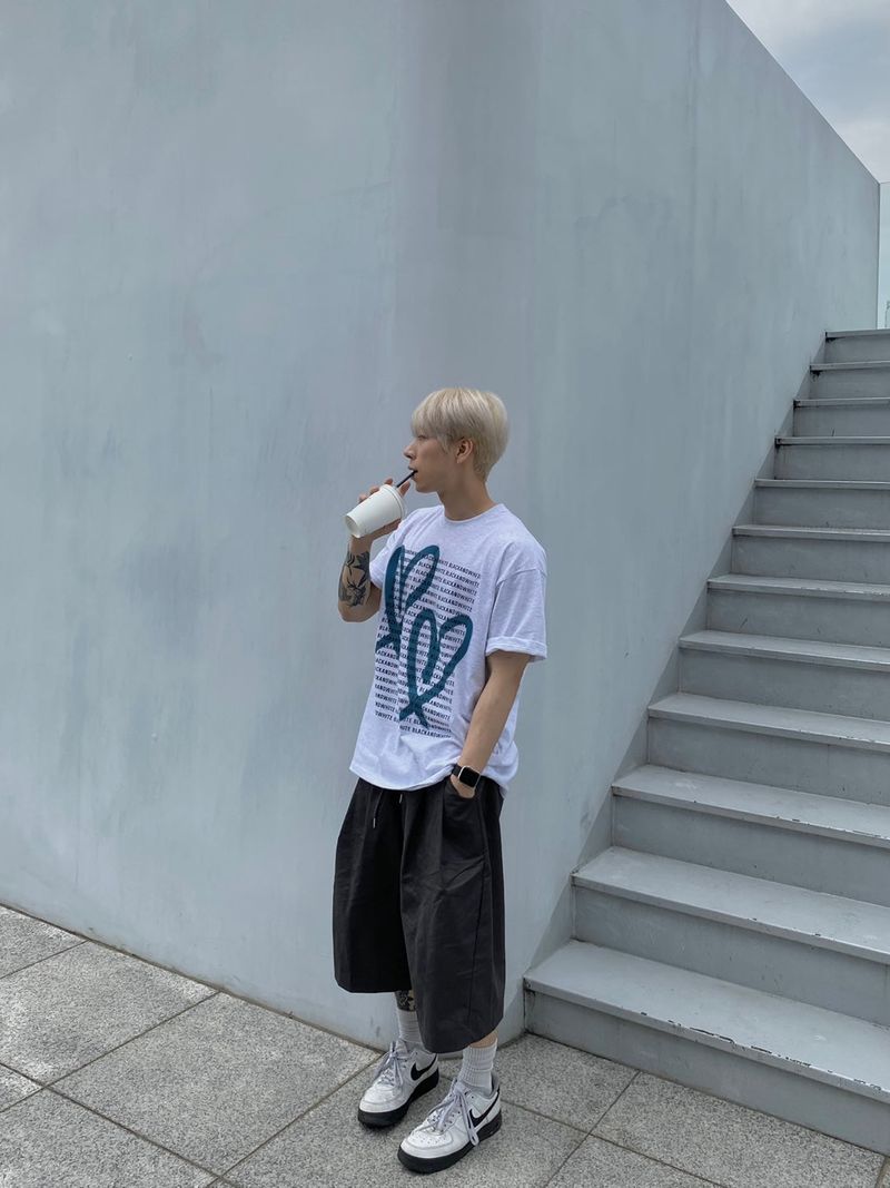 BK AND WHT half T 3C