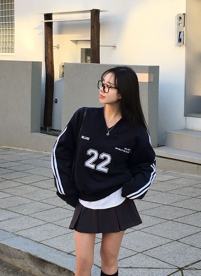 [BELLIDE MADE] Second track V-neck Oversized fit sweatshirt