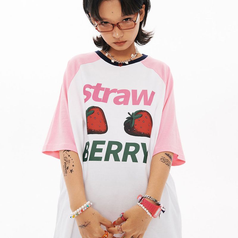 wonder visitor（ワンダービジター）の「Strawberry Overfit Raglan T-shirt [White]（Tops）」