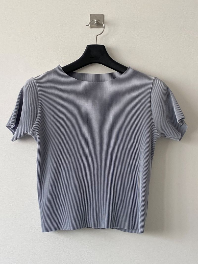 Pleats T-shirts