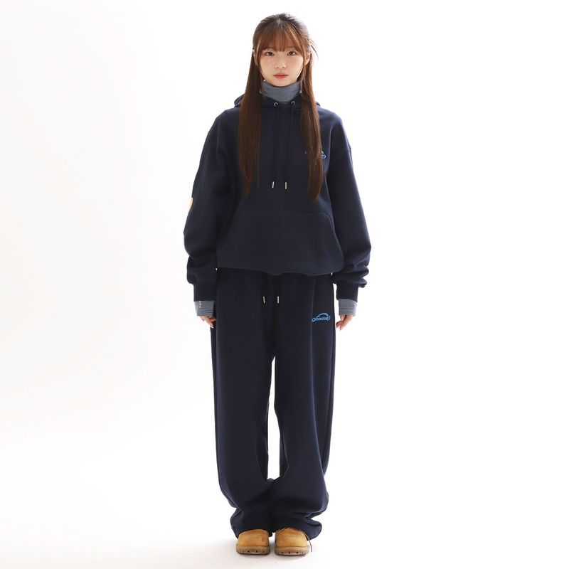OFCOURSEWHYNOT（オブコースワイノット）の「ラビングエンブレイス スウェットパンツツ_ネイビー（パンツ）」
