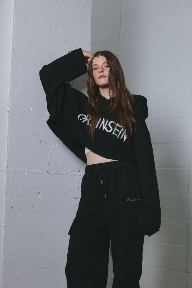 Reinsein doodle raw-edge crop hoodie