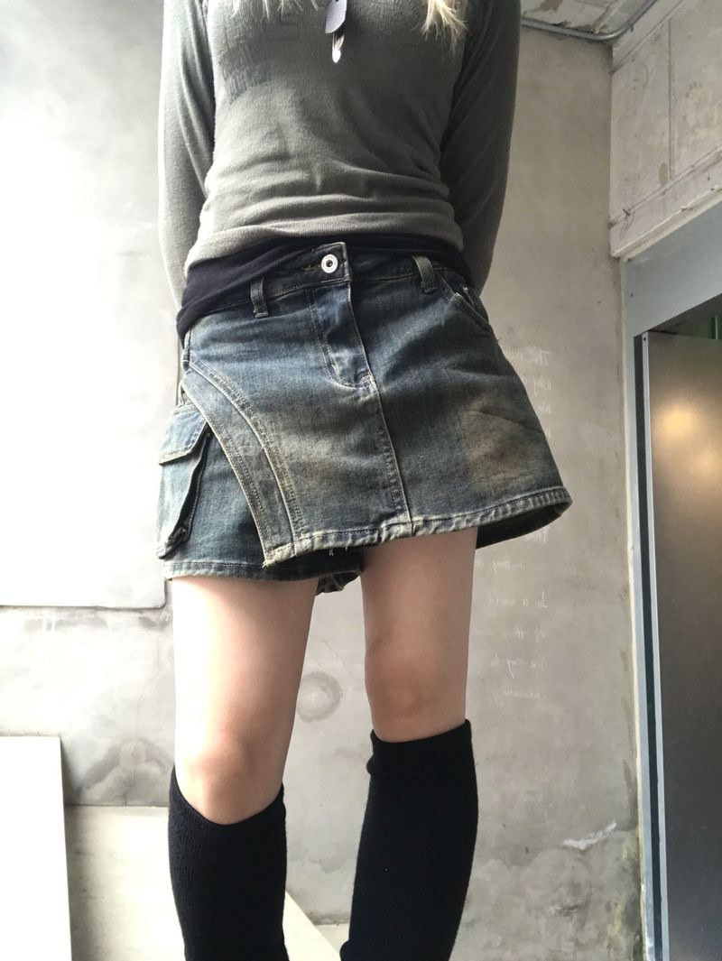 heenytsuki（ヒニツキ）の「vintage layered unbalanced cargo denim pantskirt（Skirts）」