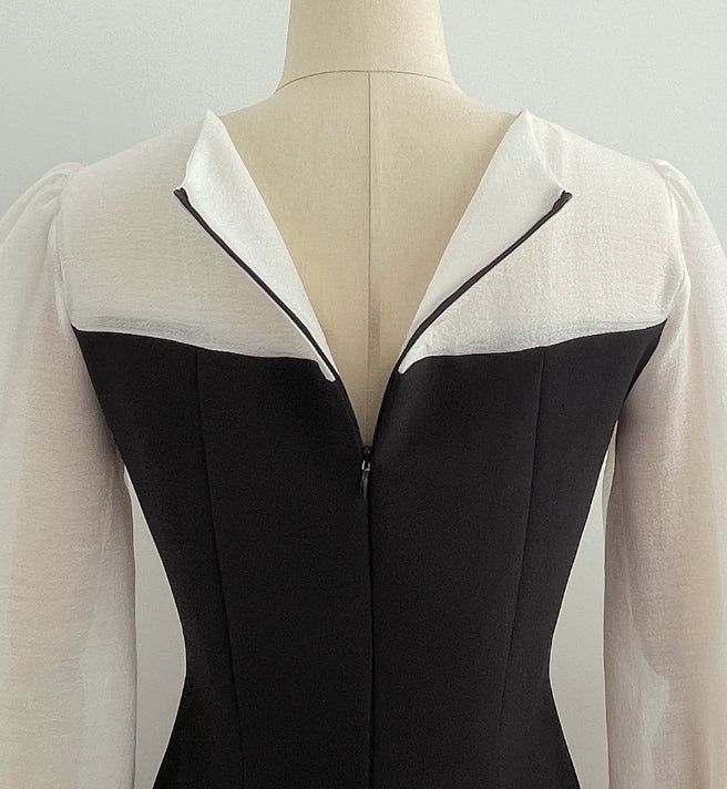 Chenibel V-neck Color Matching Pin-Tuck Flare One Piece