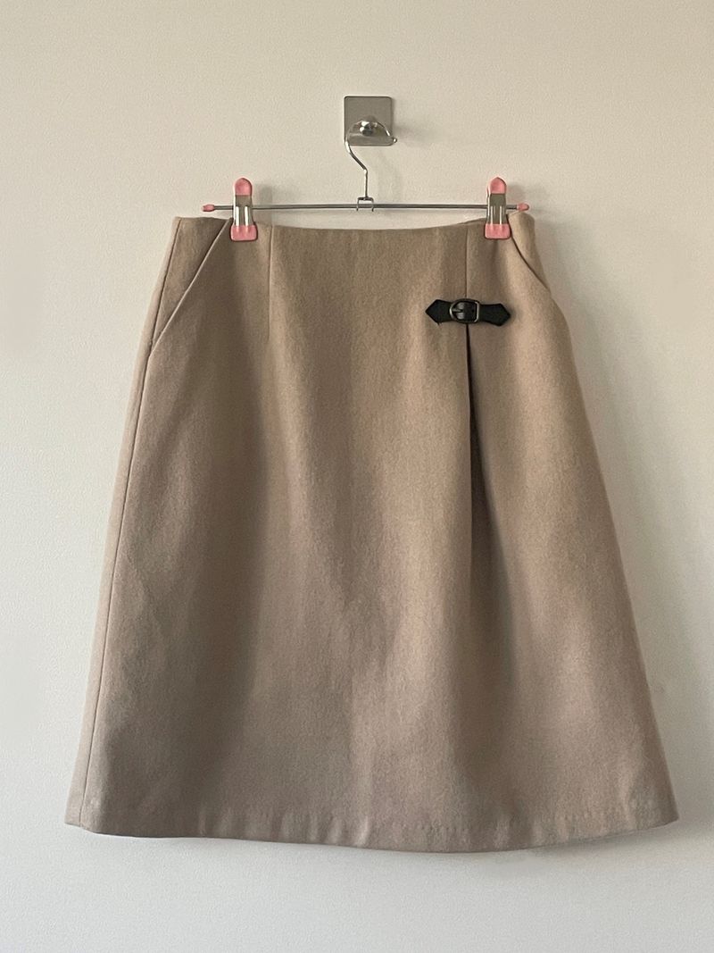 Ancient buckle midi skirt