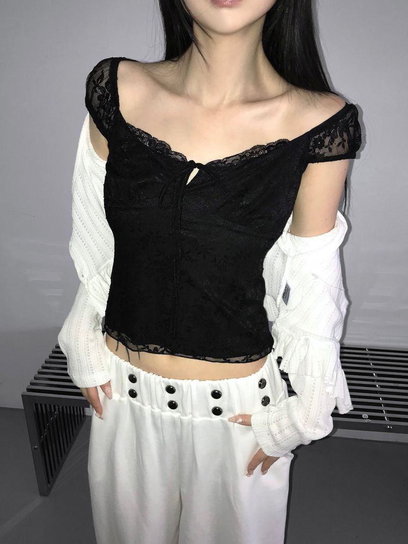 like feminine lace top(2 color)