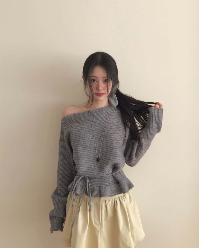 cloudemotion（クラウドエモーション）の「muove frill & one-off strap nt（Tops）」