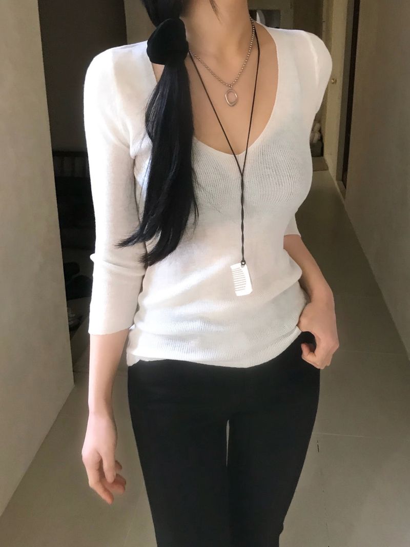 Melo Sheer V-Neck 3/4 Sleeve Knit