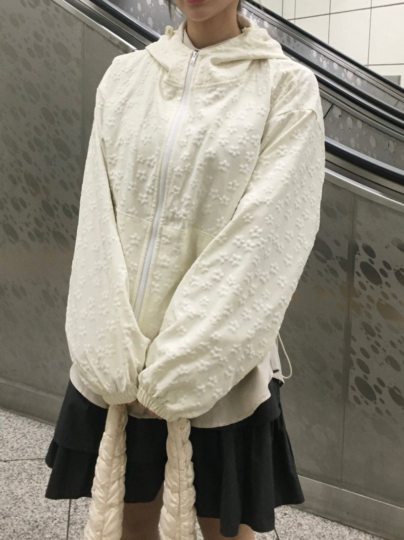 Mini Zan Flower Embossed Crop Hoodie (6c)