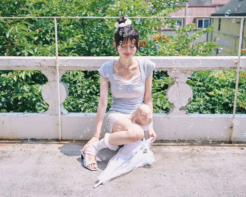 [MADE] Zanne Nouvel Ribbon U-Neck Lace T (Wore by Fromis-9)