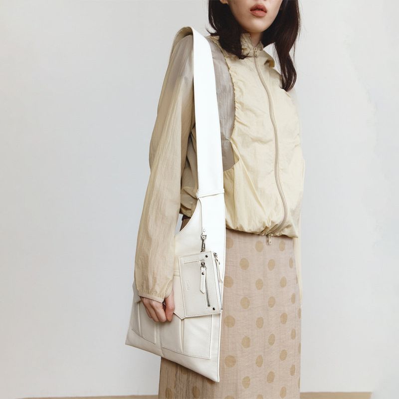 Sunlit（サンリット）の「レザー2ポケットフラットバッグセット (White)（バッグ）」