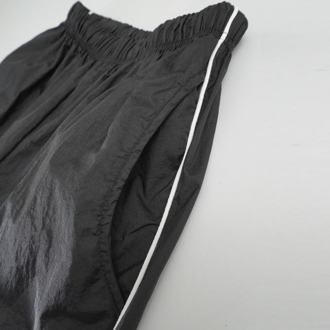 Curve line nylon pants