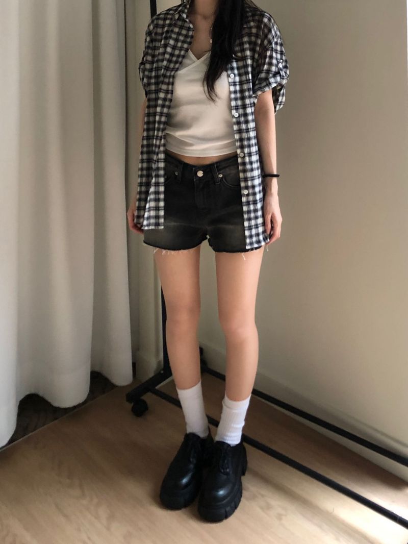 Black denim shorts (one color)