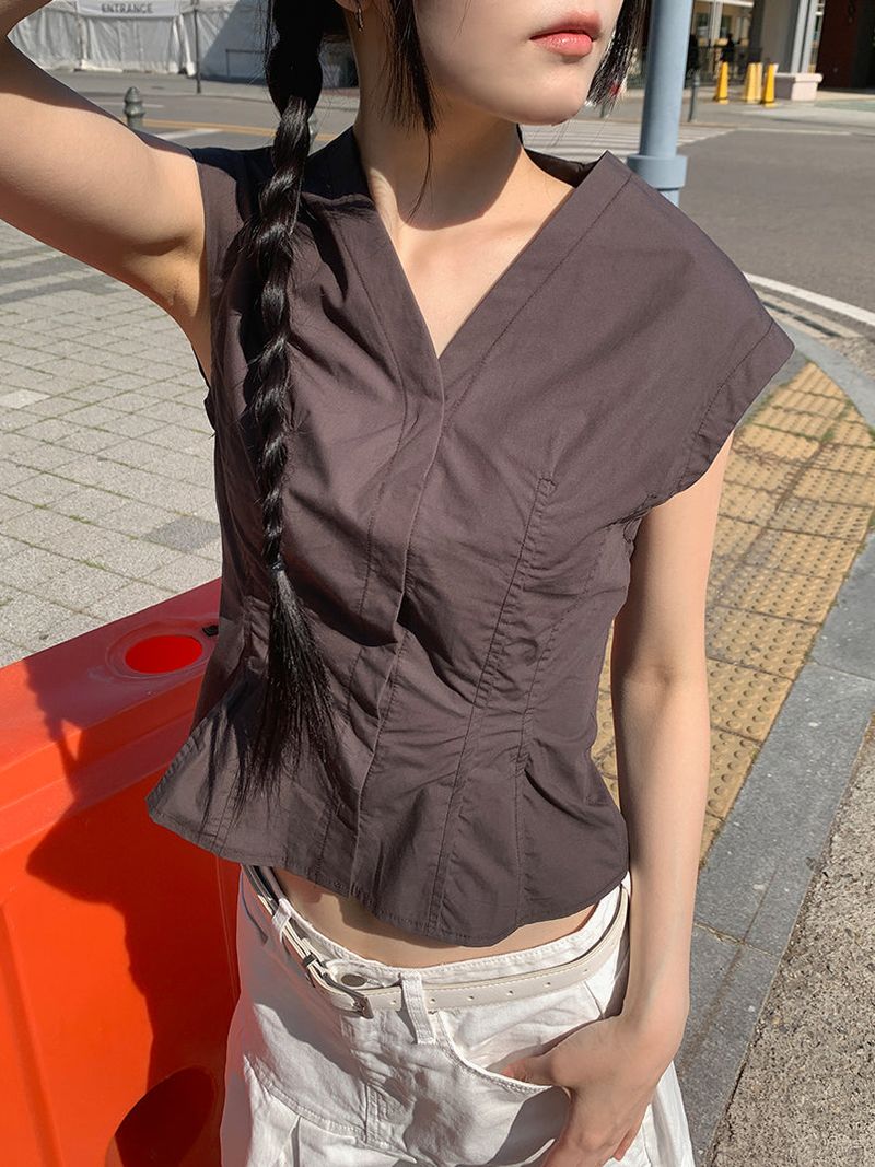 SNAP BUTTON SLEEVELESS BLOUSE
