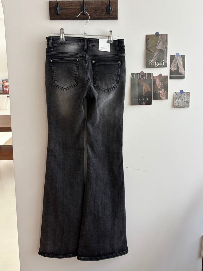 Black Low-rise Bootcut Denim Pants (one color)