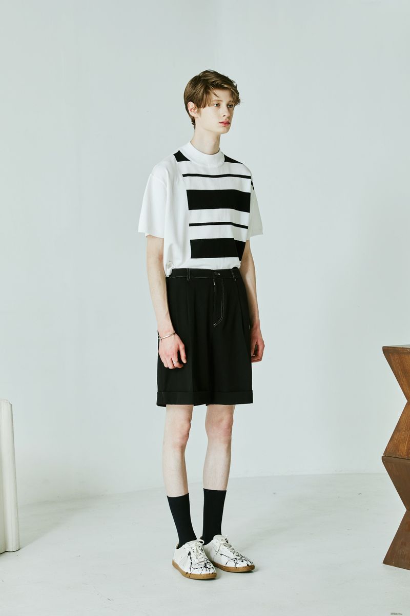 MOCK NECK HALF STRIPE KNIT T-SHIRT