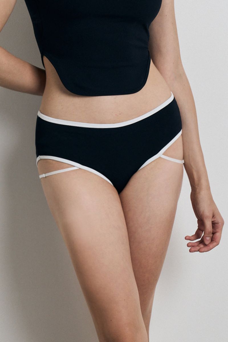 VINAJ(ビナジェイ)の「V-string line low bikini panties (Black)(Swimwear)」