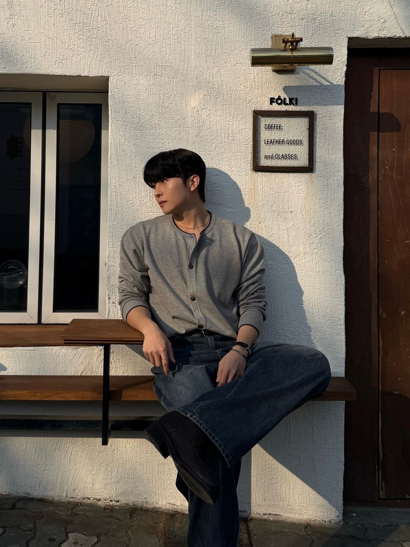 Int color scheme round cardigan