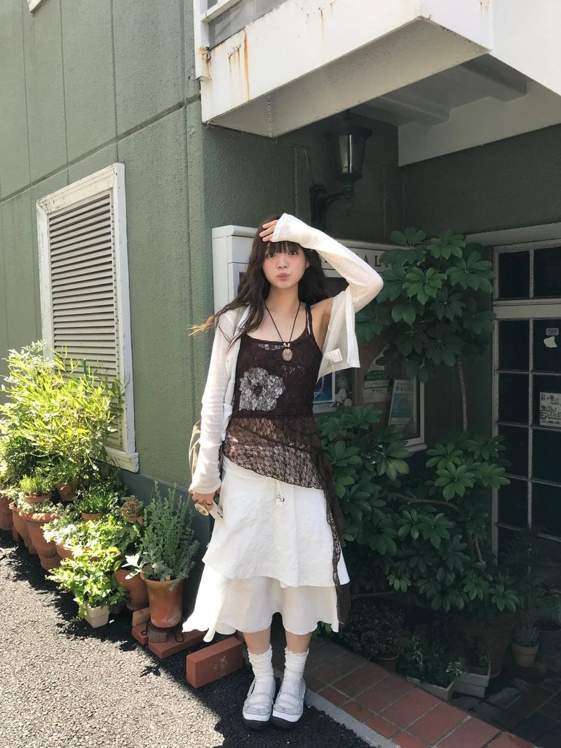 nunae layered lace sleeve