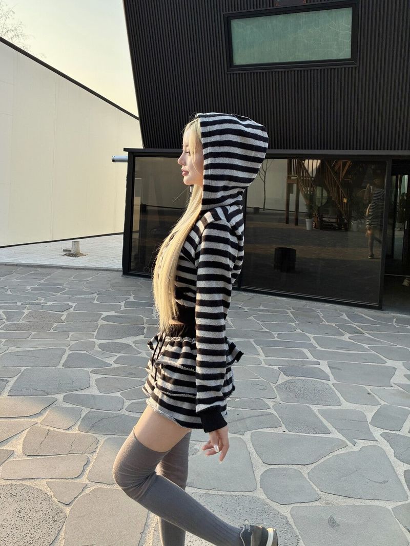 1476. Love stripe crop hood zip-up (2color)
