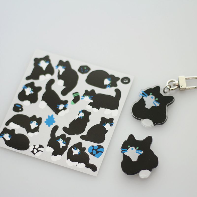 Magnet tuxedo cat