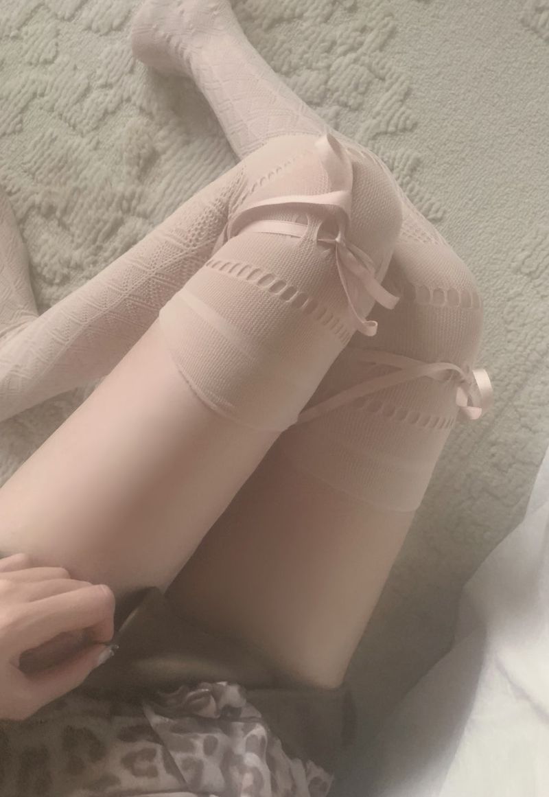 suzen（スゼン）の「Yeros Punching Ribbon Long Socks (light beige)（Fashion Accessories）」