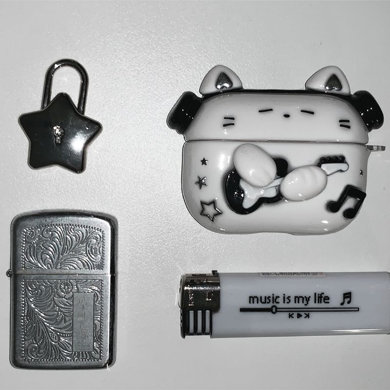 【MADE】 Rockstar Cat AirPods Case-black
