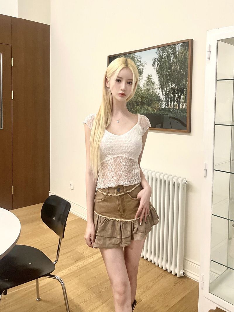 1367. Maybe lace crop T (3color)