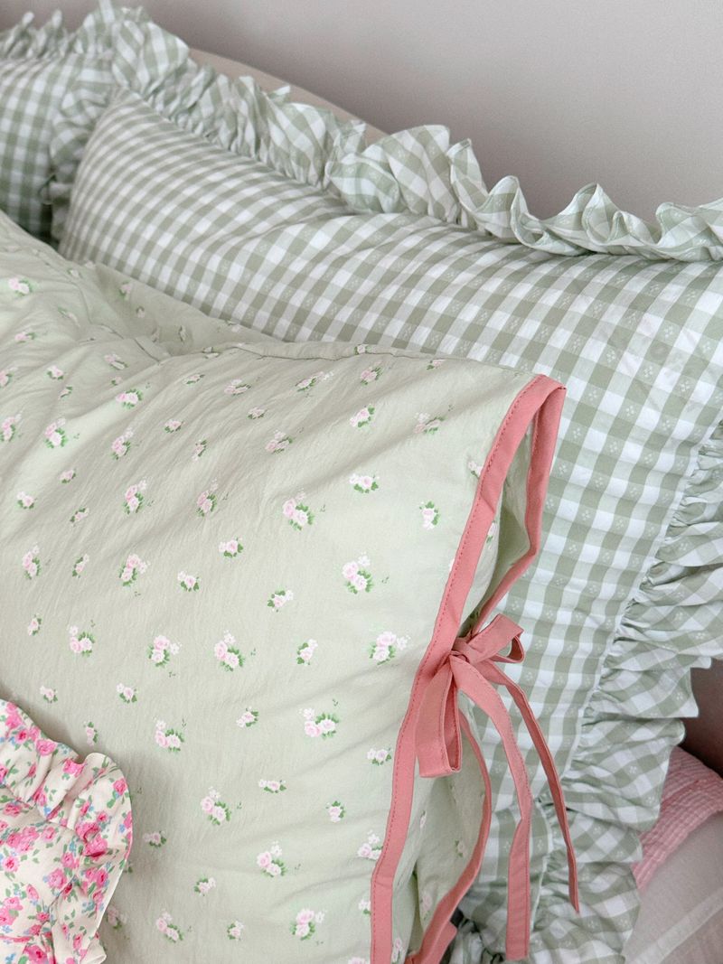 Flo ribbon string pillow cover floral pattern hotel style