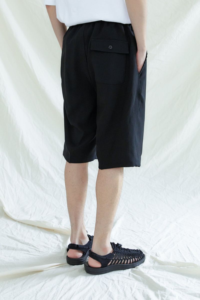 ONE TUCK BERMUDA PANTS BLACK