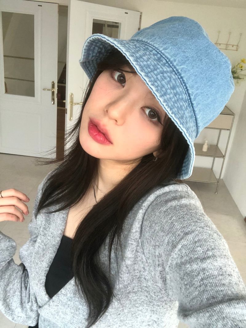 Berry berry bucket hat