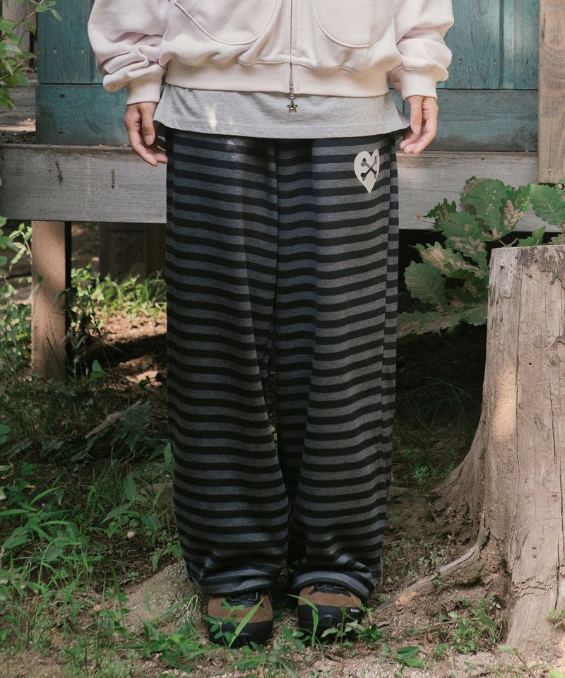 cavish（カビシ）の「STRIPED KITTEN WIDE SWEAT PANTS BLACK(CV2GFFPA04A)（Pants）」