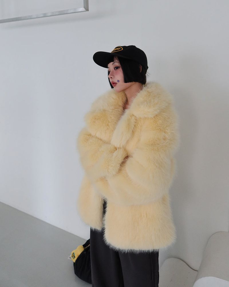 Pastel collar fake fur jacket