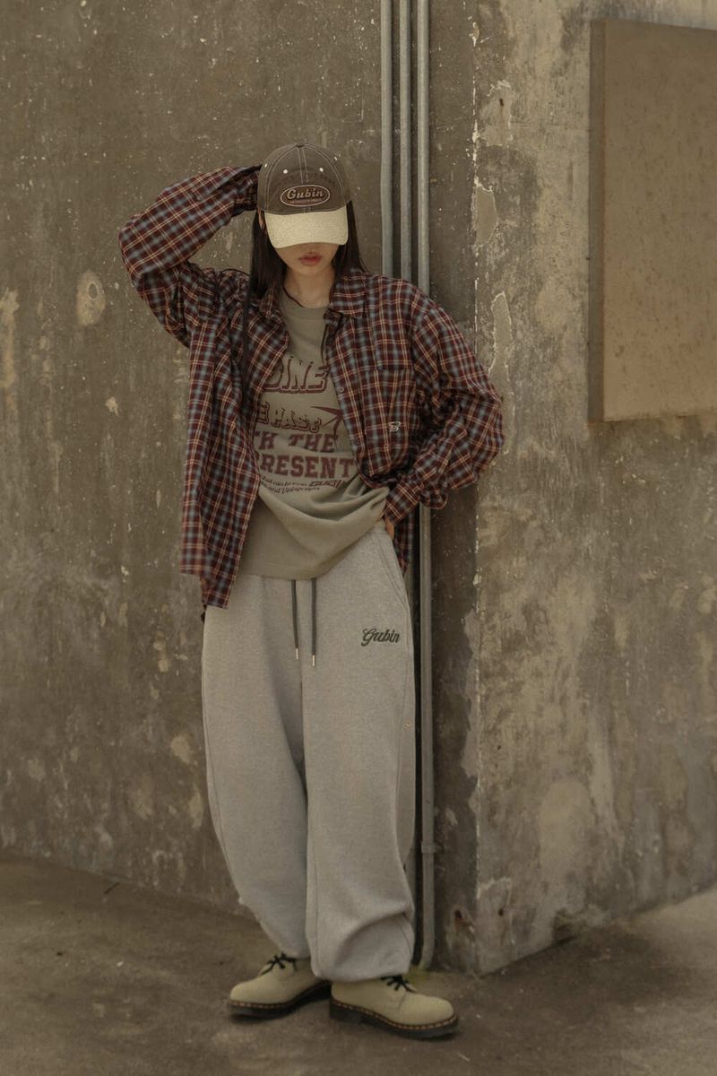 GUBIN（グビン）の「フォールディングラインスウェットパンツ（パンツ）」