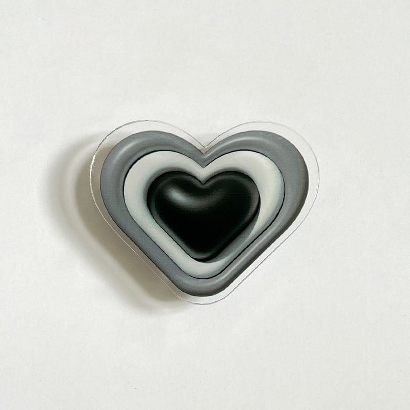 a3b3（エースリービースリー）の「Heart Black (Acrylic Tok) （Smartphone Accessories）」