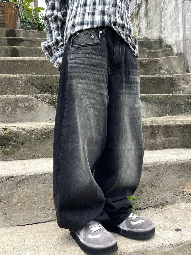 heenytsuki(ヒニツキ)の「Tory dark blue washing semi-wide denim pants(Pants)」